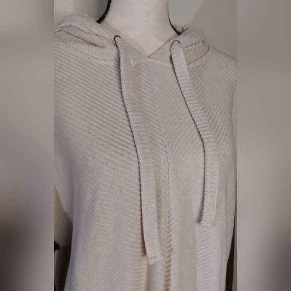 NWOT Cream/Brown Asymmetric Hem Hoodie - Picture 3 of 8